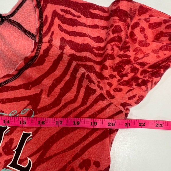 Sinful By Affliction Monica Sweatshirt Graphic Tee Size Medium Red Coral NEW - Picture 7 of 13